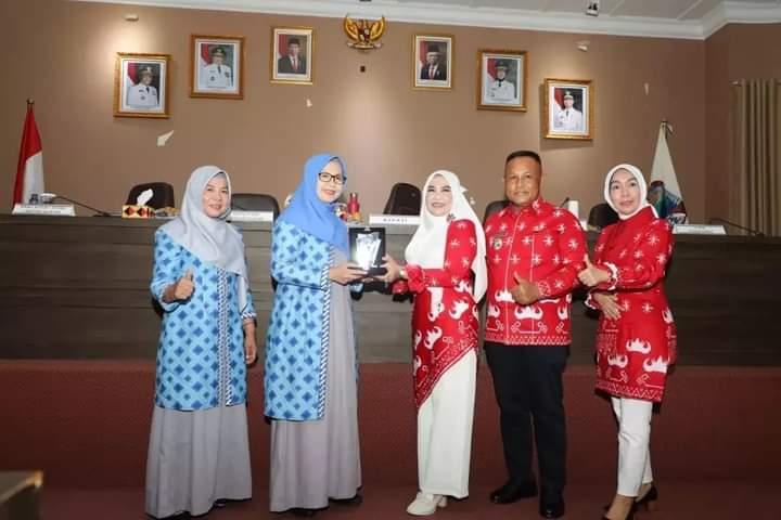 Bupati Bersama Ketua TP PKK Lamsel Menerima Kunjungan TP-PKK Pesisir Barat