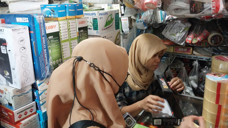 Hari Ini Toko Elektronik Diserbu Pembeli, Penjual STB Di Solo Kebanjiran Order, Omzet Meningkat Tajam !