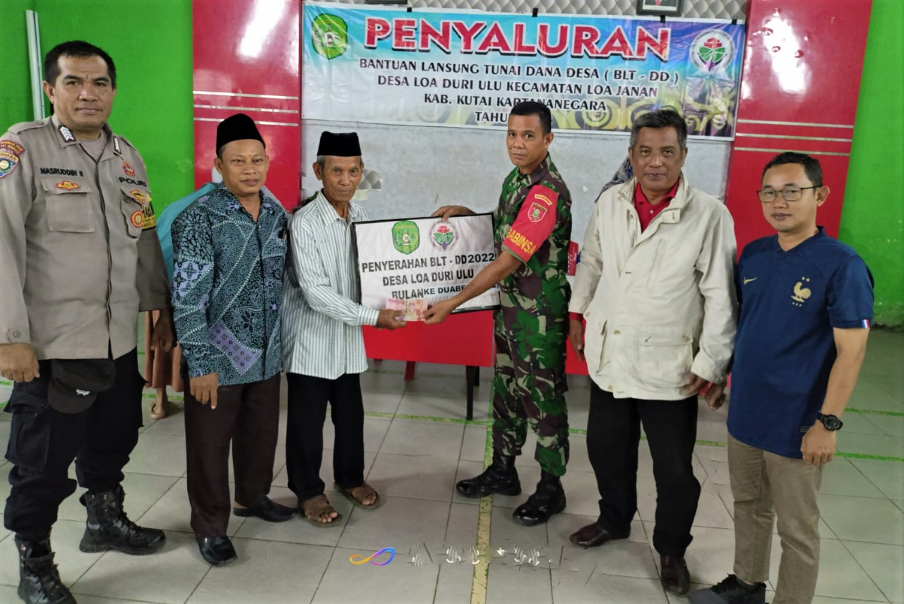 Penyaluran BLT-DD, Babinsa Loa Duri Ulu Harapkan Bantuan Dapat Digunakan Sebaik-Baiknya
