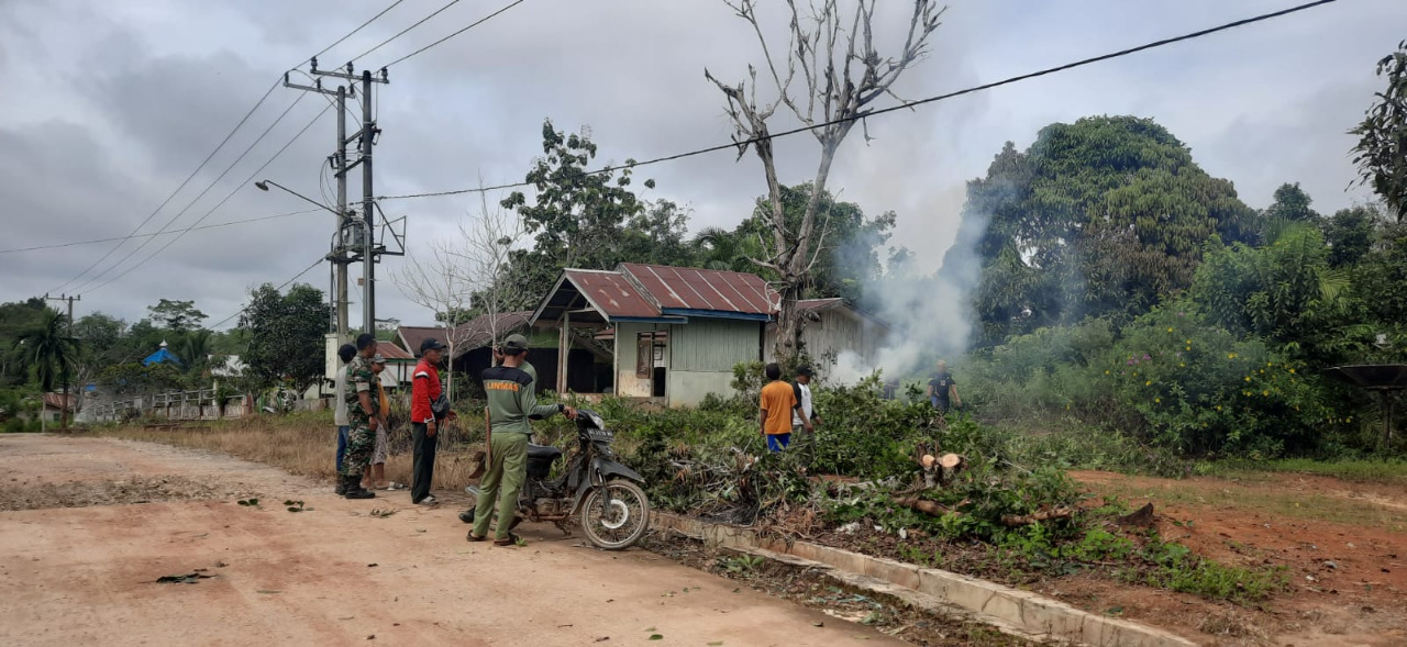 Melalui Gotong Royong Babinsa Kota Bangun Ajak Warga Jaga Kekompakan