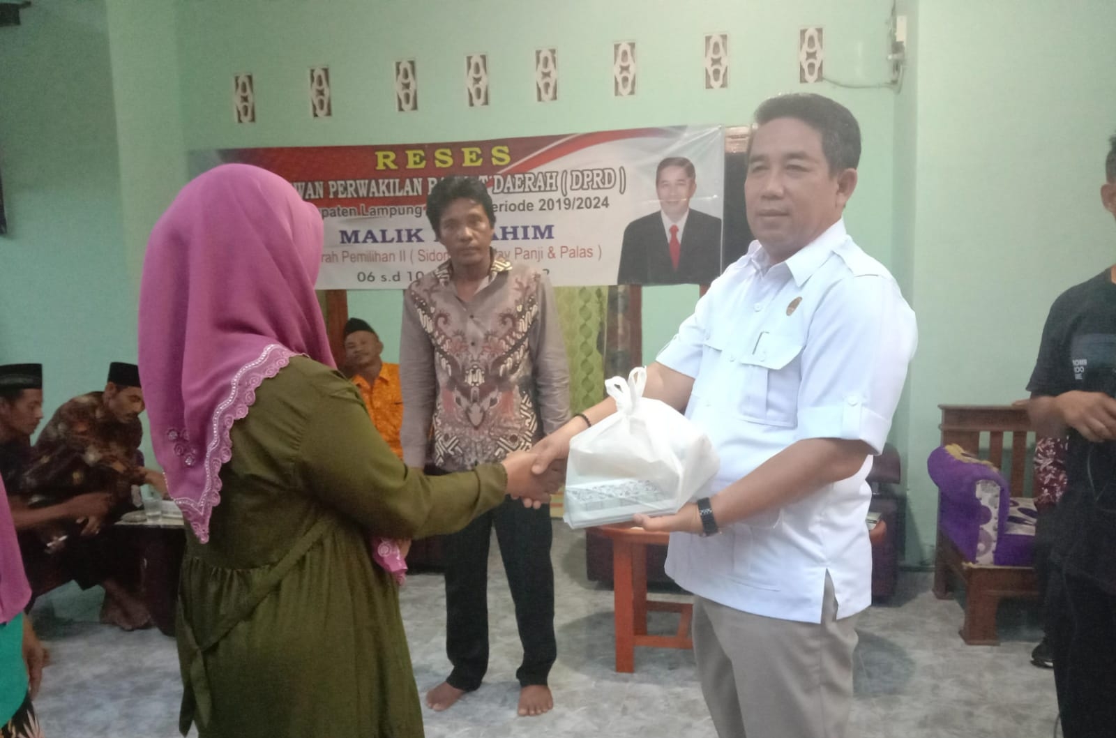 Anggota DPRD Lamsel, Malik Ibrahim Terus Berbagi dan Dekat Dengan Rakyat