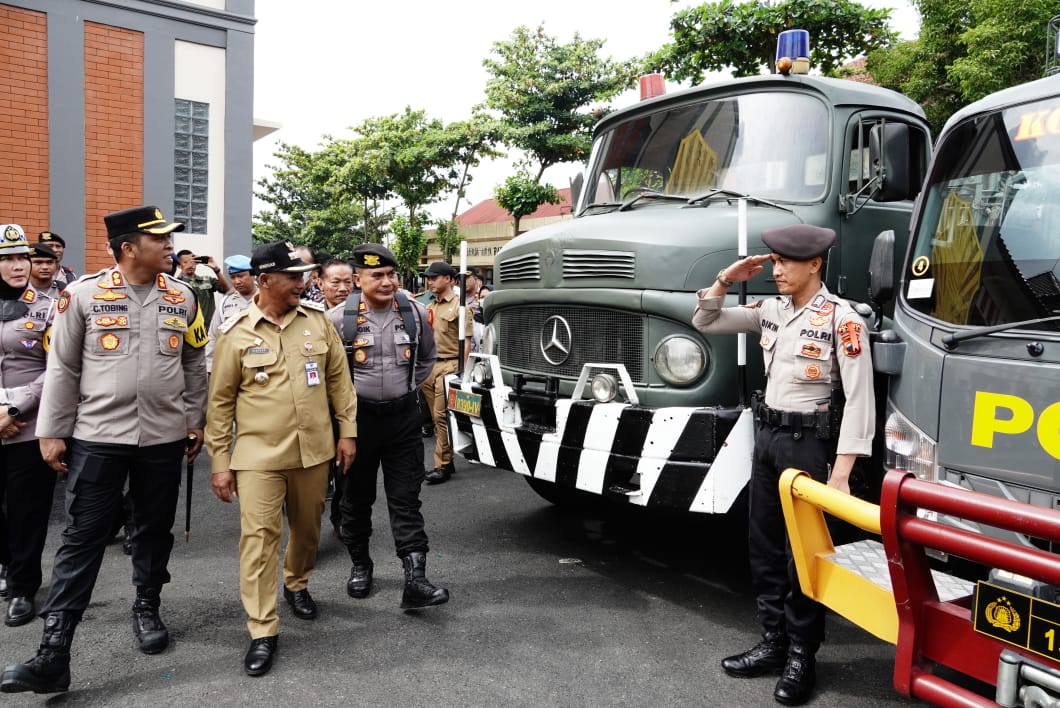 TNI- Polri Dampingi Pj Bupati Pati Gelar Pasukan OPS Lilin Candi 2022