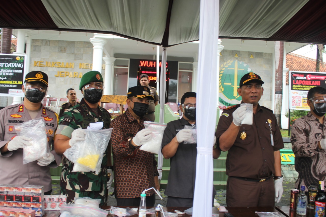 Jelang Akhir Tahun, Ribuan Barang Bukti Kejahatan Di Musnahkan