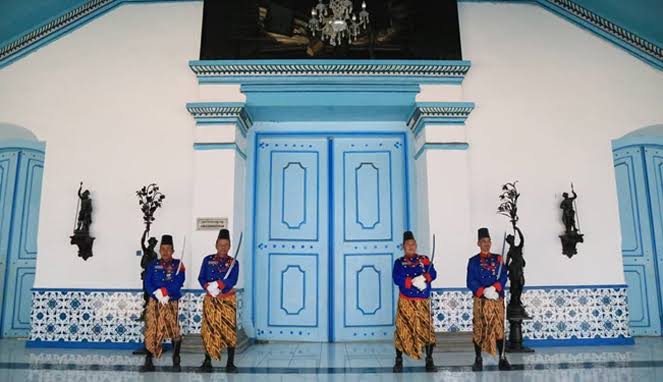 Keraton Geger, Raja Pakubuwono XIII Terancam Perintahkan Abdi Dalem Tutup Akses Keraton Surakarta !