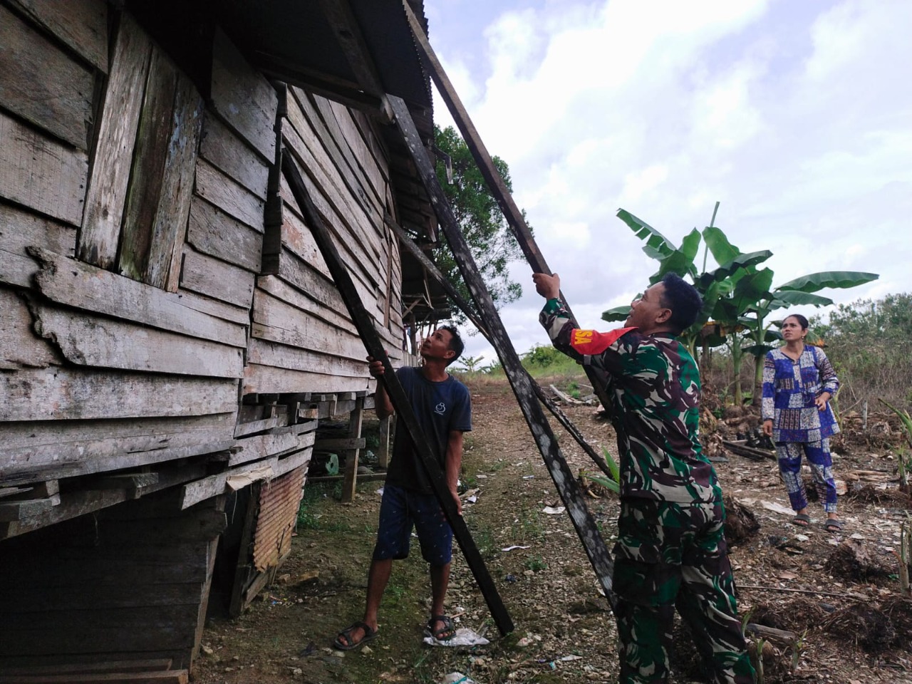 Wujud Nyata Babinsa Sotek, Amalkan 8 TNI Wajib  di Wilayah Binaannya
