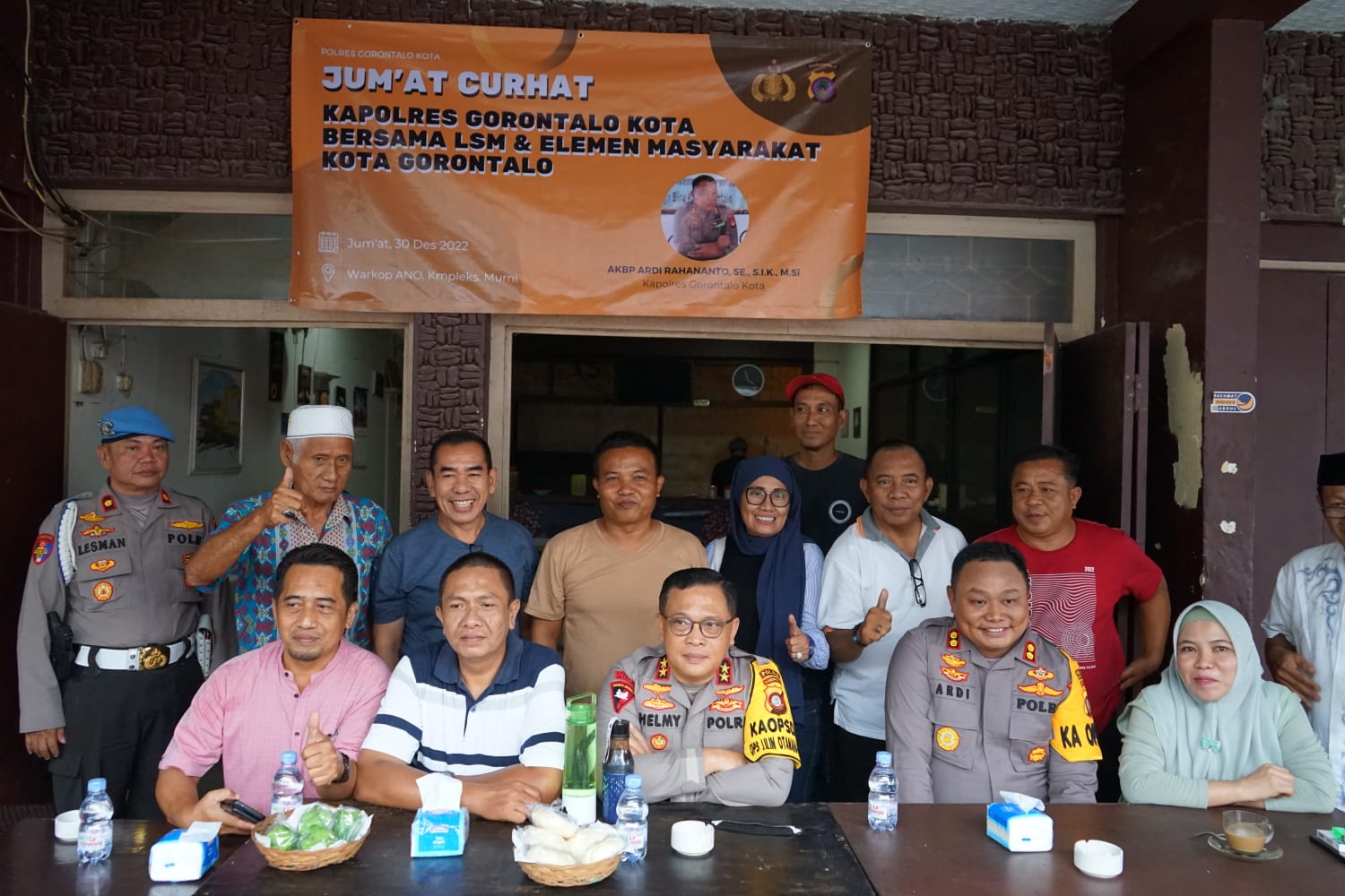 Jum’at Curhat, Kapolda Gorontalo Helmy Santika Sambangi Warkop Ano dan Tampung Keluh Kesah Masyarakat