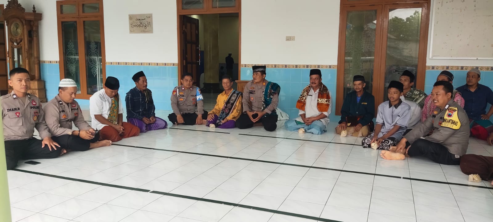 Jumat Curhat, Kapolsek Sukolilo Berikan Himbauan Jamaah