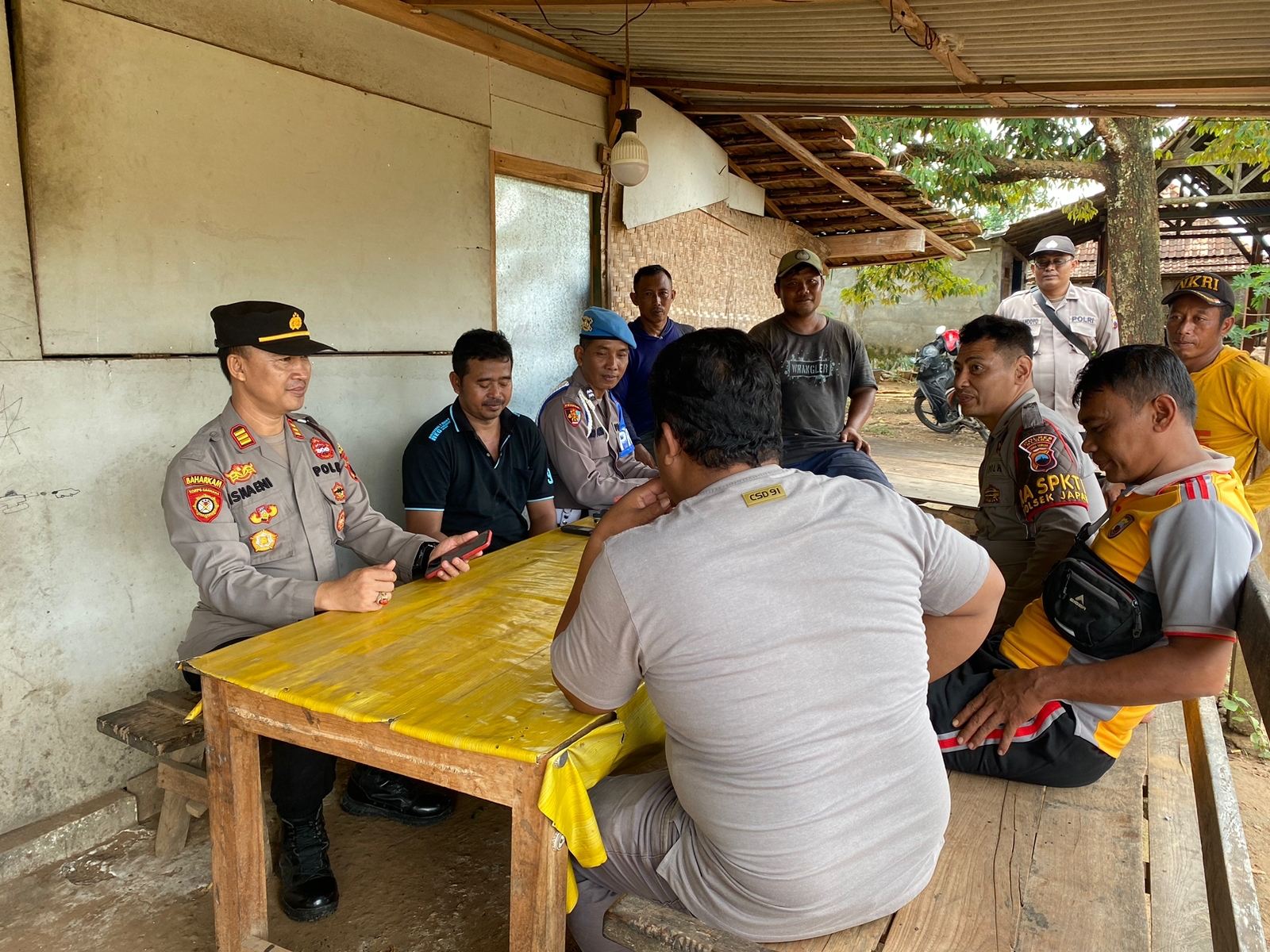 Jalin Silaturahmi Dan Kemitraan, Kapolsek japah Bersama Gelar Jumat Curhat di Warung
