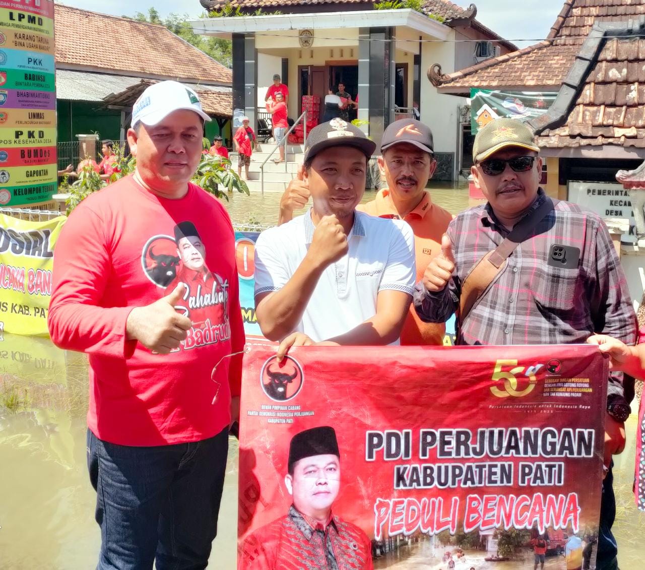 Pati Dilanda Banjir, Ketua DPRD Kabupaten Pati Turun Bagikan Sembako