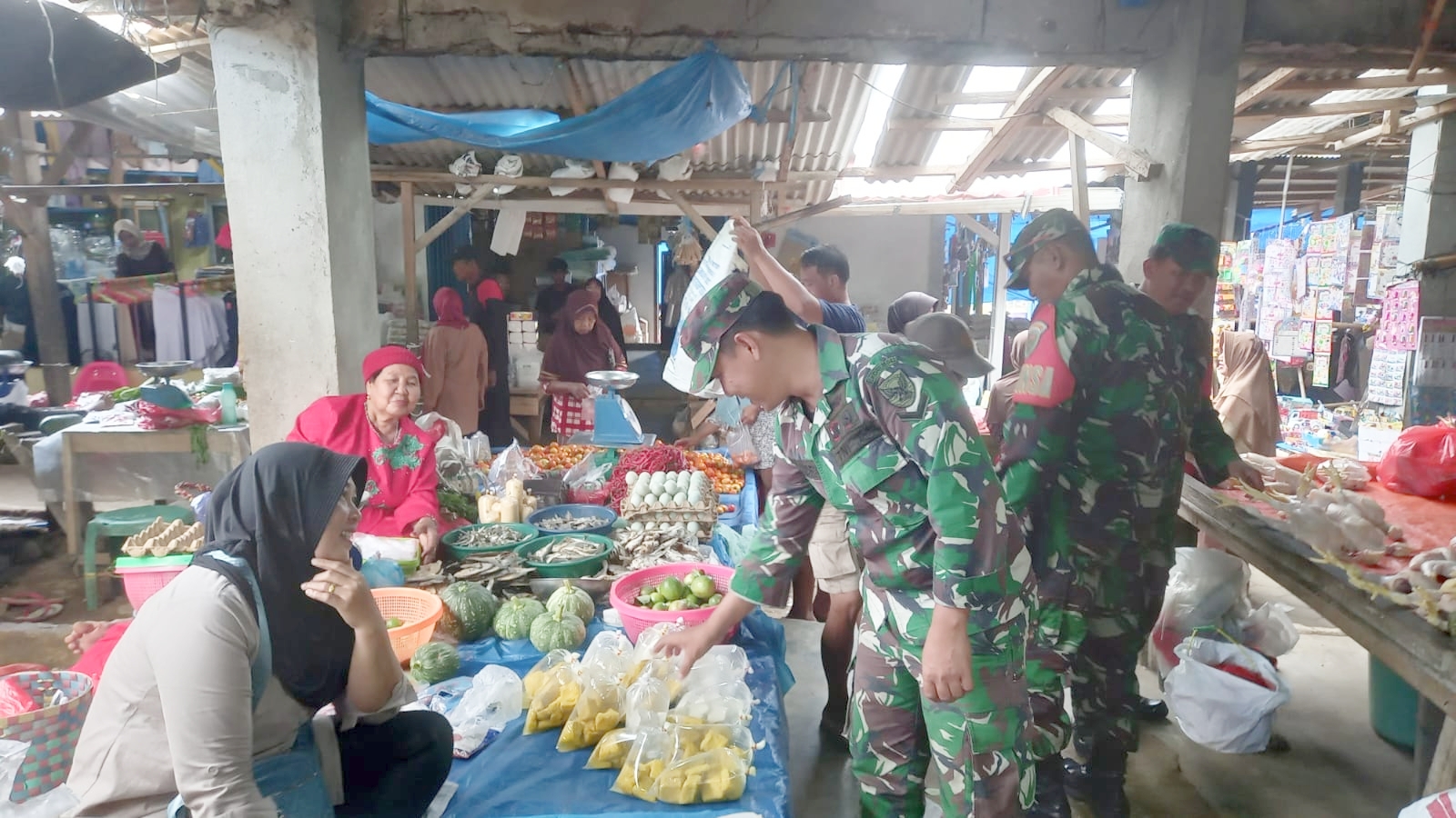 Sebagai Dukungan  Agenda Nasional, TNI Masuk Pasar Cek Harga Sembako