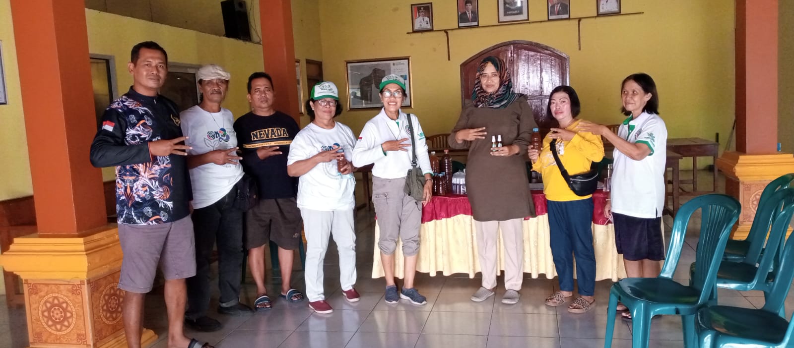 Pasca Banjir, Ketua Eco Enzyme Salurkan Bantuan ke Warga