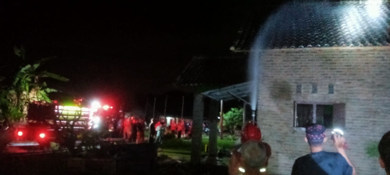 Diduga Arus Pendek Listrik Rumah Toyib Nyaris Ludes Terbakar
