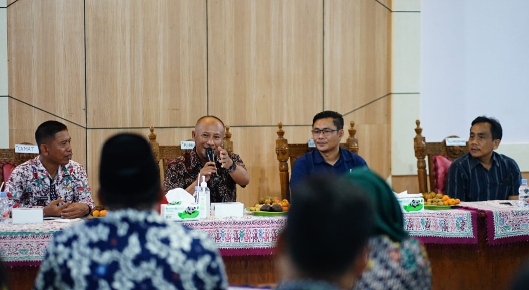 Seribu Paket Sembako dari Staf Kepresidenan