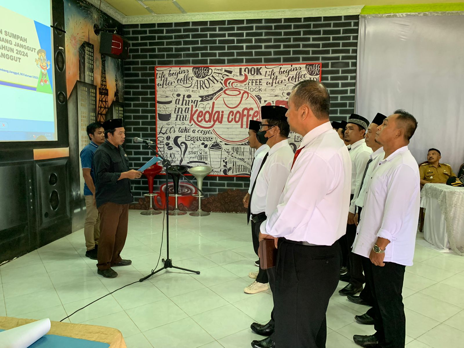 Pelantikan dan Pengambilan Sumpah Panwas Se-Kecamatan Kembang Janggut dihadiri Babinsa