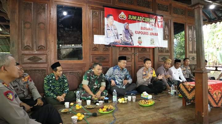 Kapolres Jepara Tampung Aspirasi Warga Kedung “Jumat Curhat”