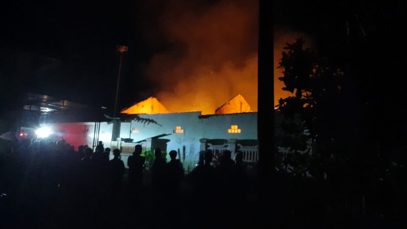 Ditinggal Umroh, Ruko dan Rumah Warga Candipuro Dilalap Jago Merah