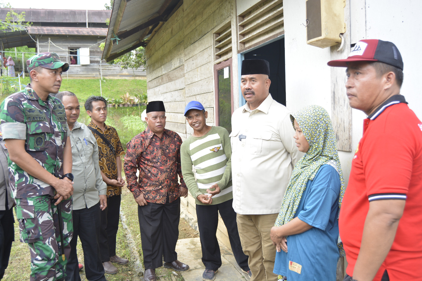 Entaskan Kemiskinan, Kodim 0906/Kutai Kartanegara Bantu Pemda Melalui Program Bedah Rumah
