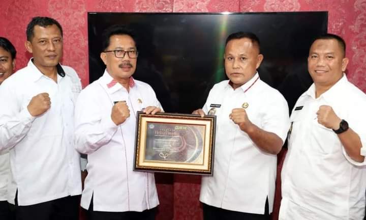Pemkab Lamsel Boyong Dua Penghargaan Bidang Keuangan