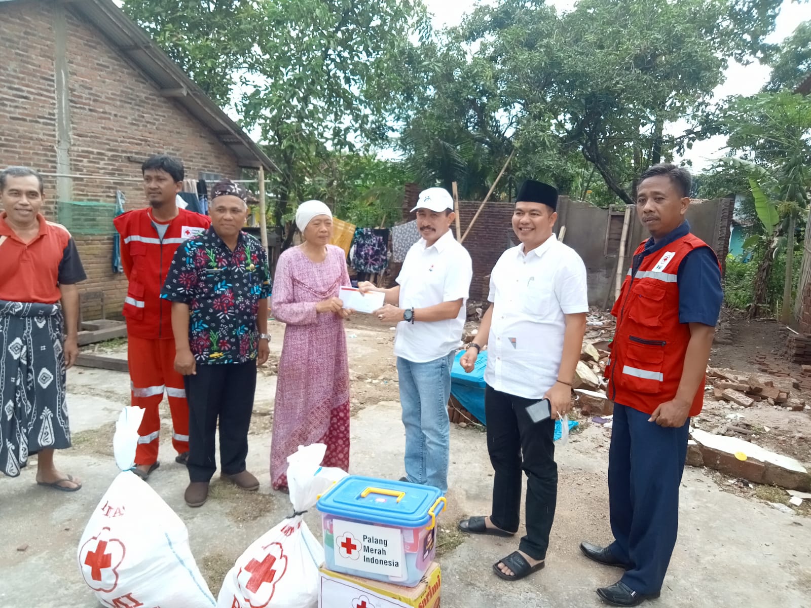 Gerak Cepat !!! Mantan Bupati Pati Berikan Bantuan Korban Banjir dan Rumah Roboh