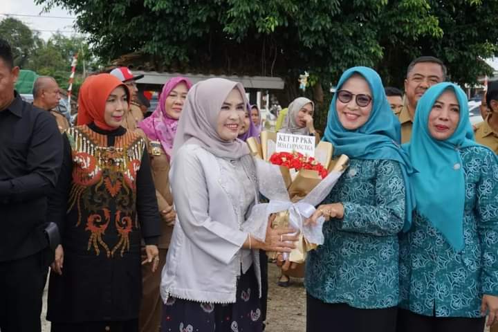 Ketua TP-PKK Lamsel Hadiri Penilaian Lomba Desa di Desa Campang Tiga