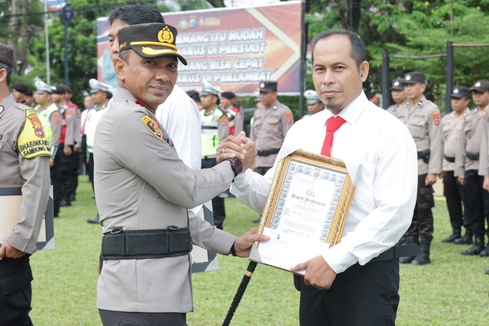 Tujuh Personil Terima Penghargaan, Berikut Sebabnya