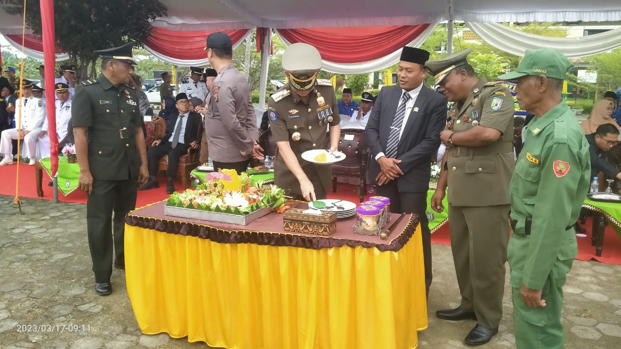 Pj Bupati Pringsewu Adi Erlansyah Pimpinan Upacara Hari Jadi Provinsi Lampung dan Hut Pol PP