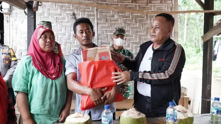 Melalui Program Swadaya Bedah RTLH Pemkab Lamsel Entaskan Warga Miskin Ekstrim