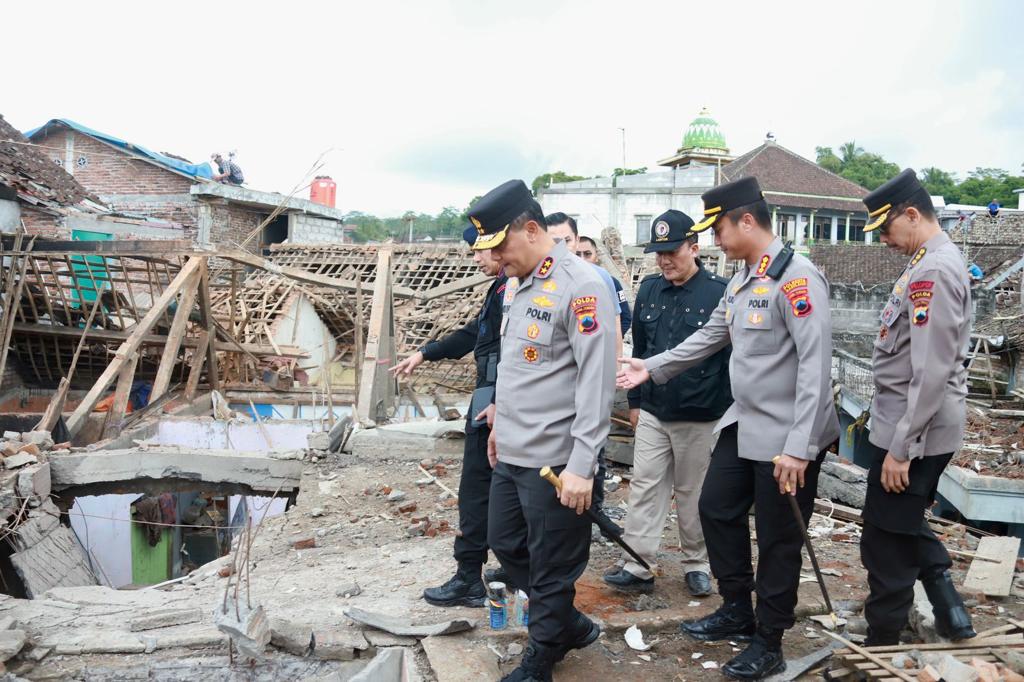 TKP Ledakan Mercon, Irjen Pol. Ahmad Luthfi Segera Perbaiki Rumah Warga