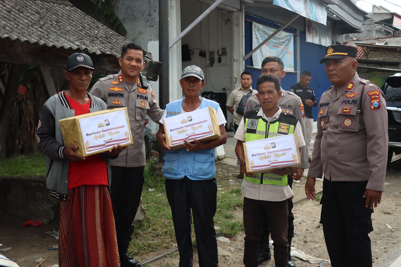 Bulan Ramadhan, AKBP Siswantoro Blusukan Bagikan Paket Sembako