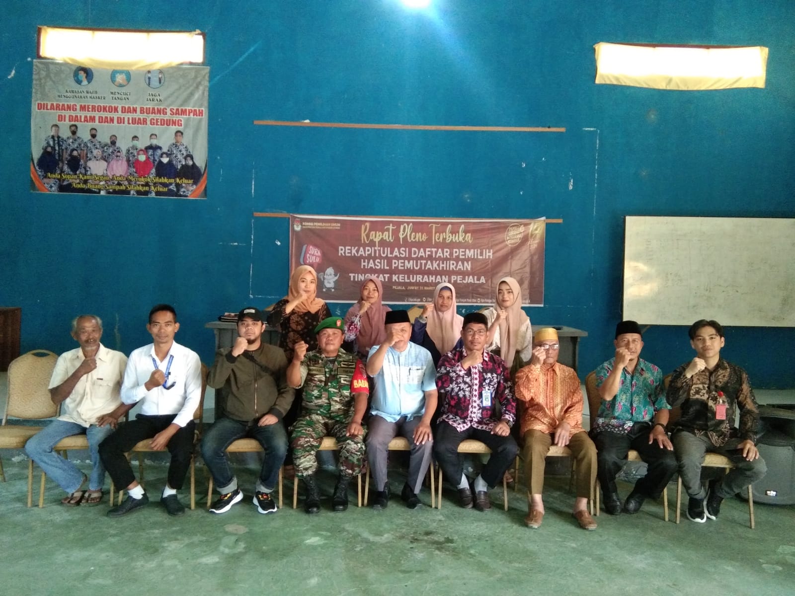 Babinsa Pejala Hadiri Rapat Pleno Terbuka Rekapitulasi Daftar Pemilih Hasil Pemutakhiran (DPHP) Tingkat Kelurahan
