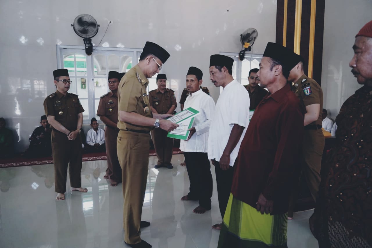 Penjabat Bupati Pringsewu Serahkan Bantuan Keagamaan Di 2 Kecamatan 