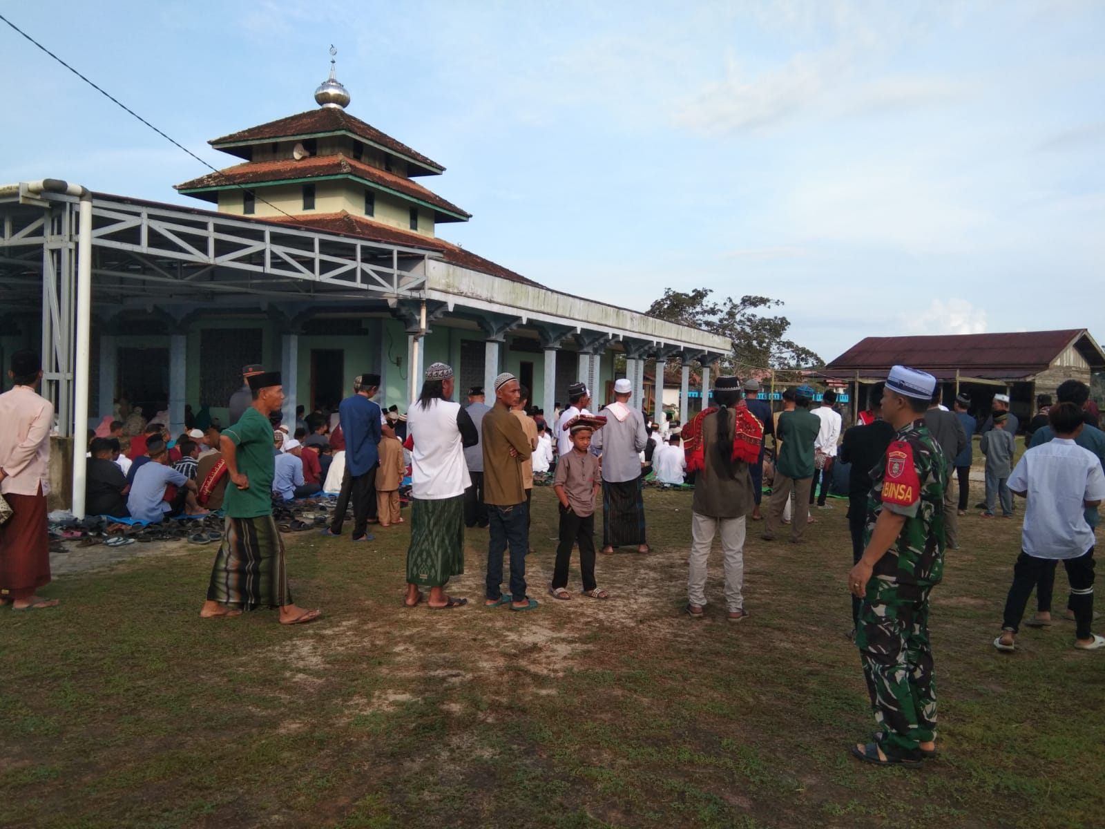 Seluruh Babinsa Kodim 0913  /PPU  Amankan Jalannya Sholat Idul Fitri 1444 H 2023