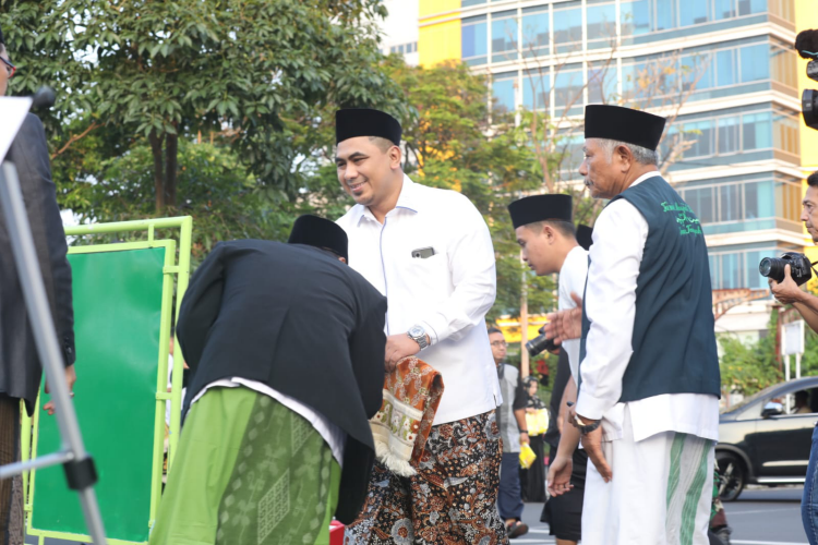 Shalat Ied di Simpang Lima Semarang, Taj Yasin Imbau Masyarakat Jaga Keselamatan Saat Berwisata