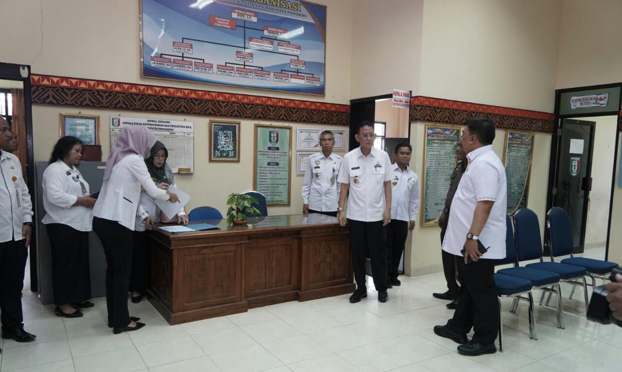 Hari Pertama Kerja Pj Bupati Pringsewu Sidak Perangkat Daerah