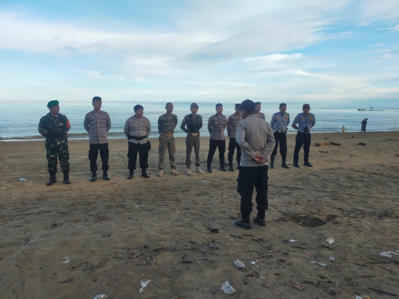 Sinergitas Tanpa Batas TNI-Polri di Kabupaten Penajam Paser Utara  Pasca Libur Lebaran Idhul Fitri 1444 H, Terlihat Saat Pam Obyek Wisata