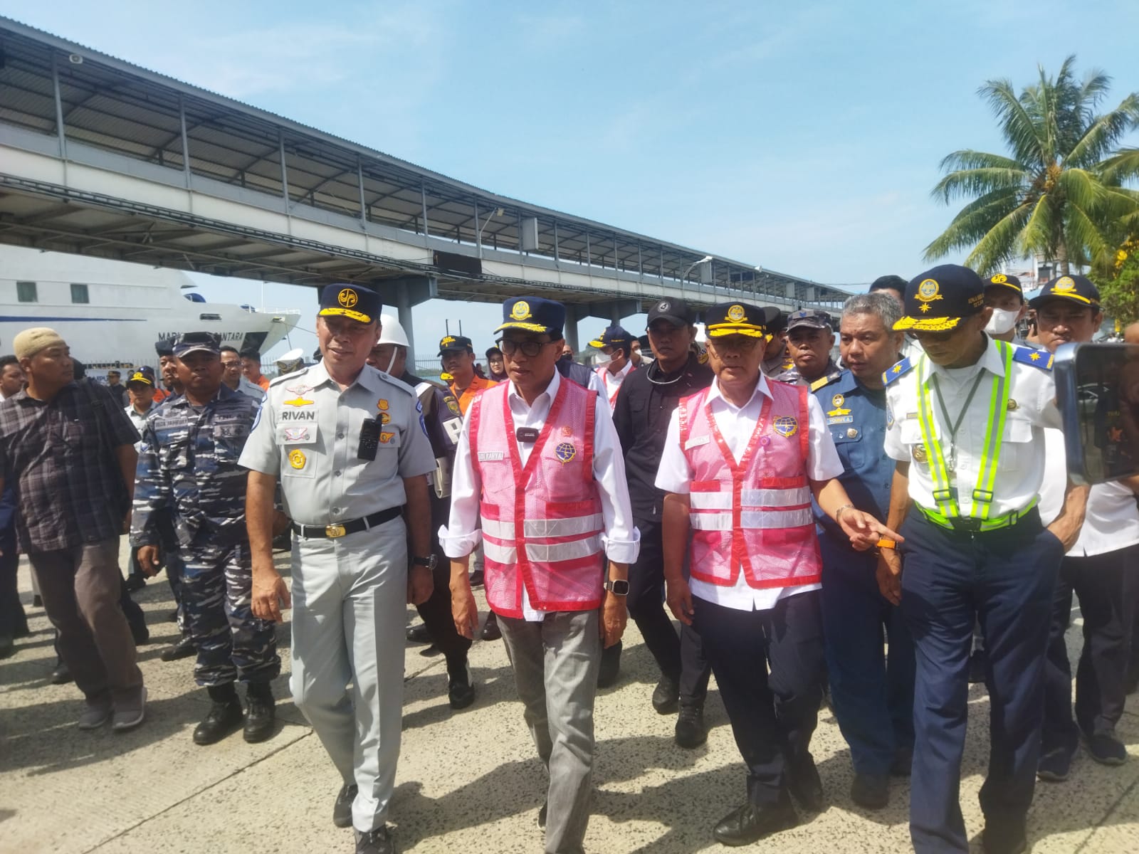Wakapolda Lampung Damping Menhub Bersama Kakorlantas Pantau Arus Balik di Pelabuhan Bakauheni