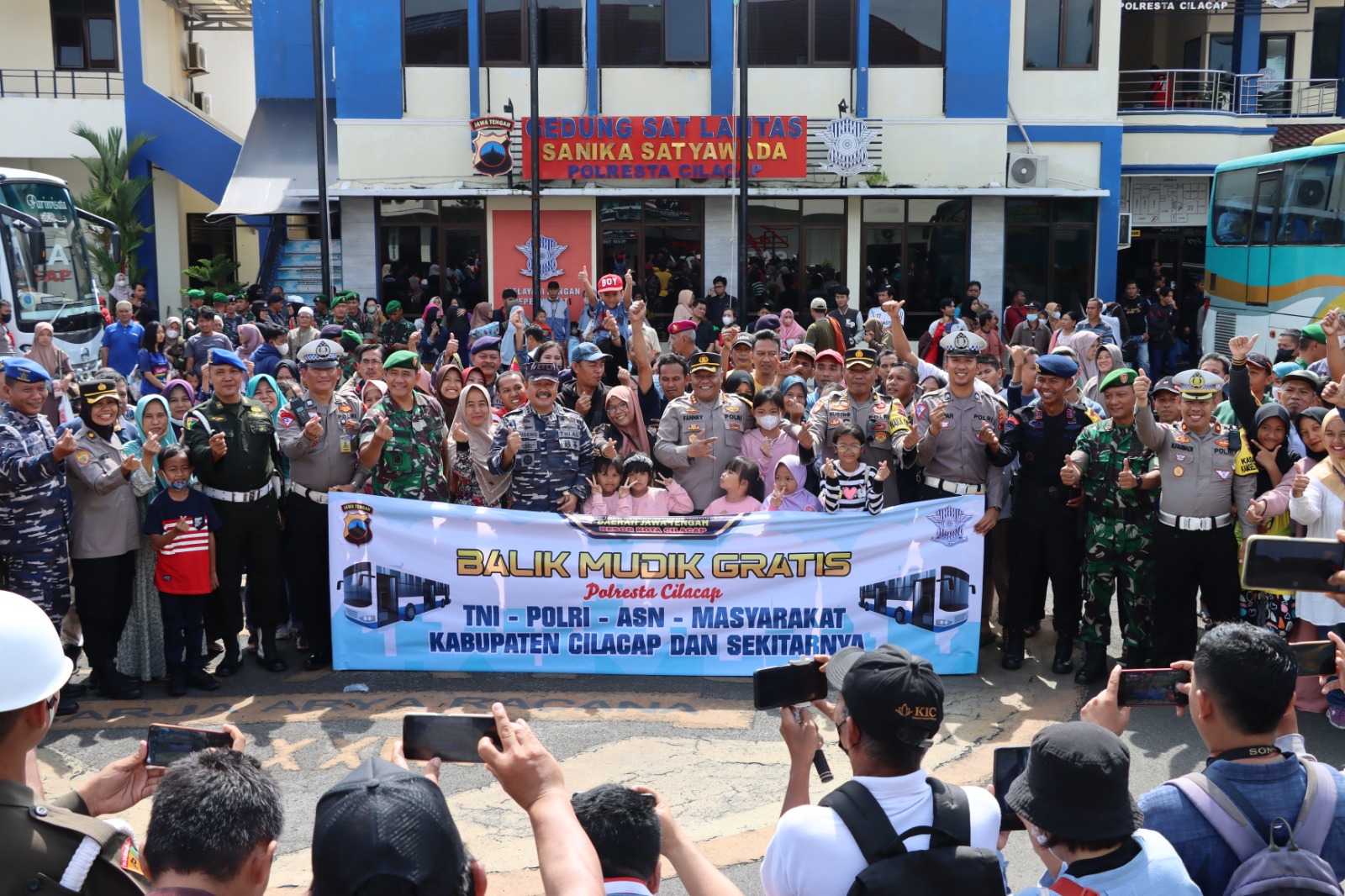 500 Warga Ikut Mudik Balik Gratis dari TNI – Polri