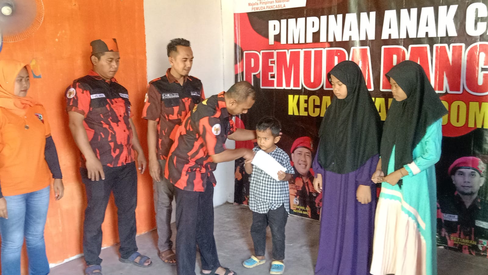 PAC-PP Kecamatan Sidomulyo Bersama Komunitas Sedekah Pasar Sidomulyo Barbagi Kasih Kapada Puluhan Anak Yatim