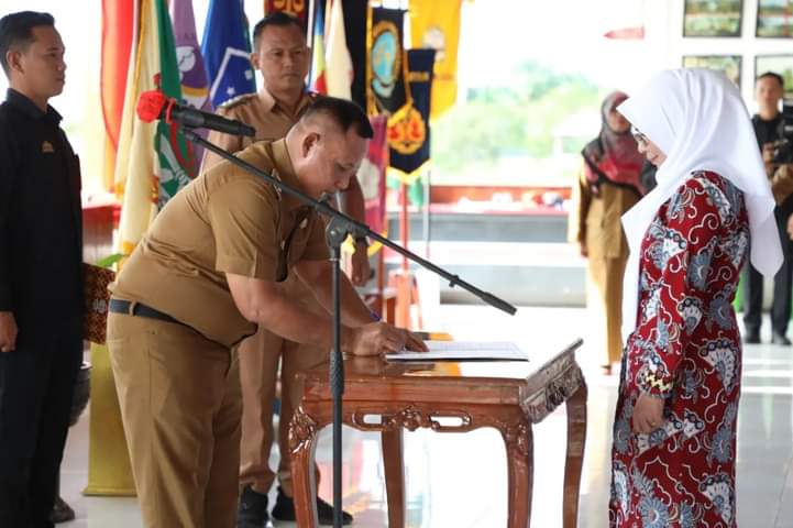 Bupati Nanang Ermanto Lantik Pengurus GOW Lamsel