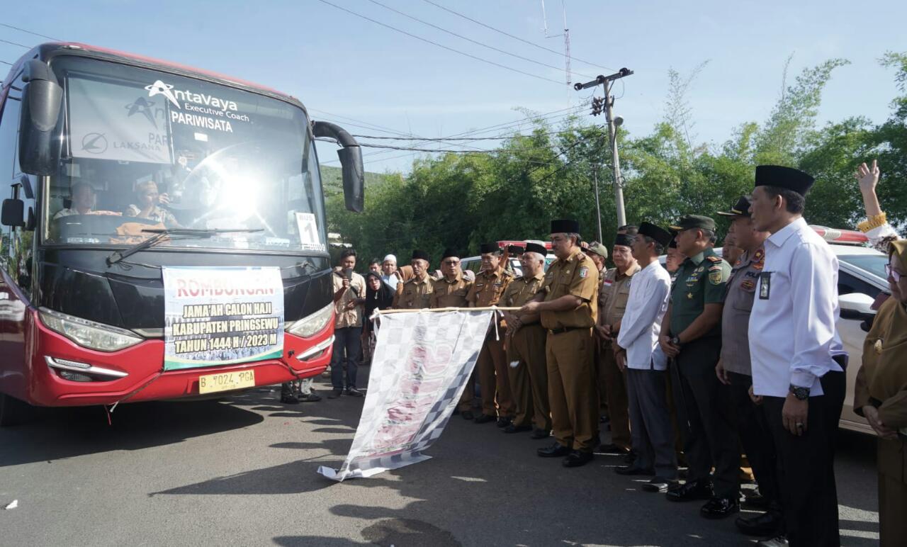 Jamaah Calon Haji Pringsewu Diberangkatkan, Jamaah termuda 21 dan jamaah Tertua 92 Tahun