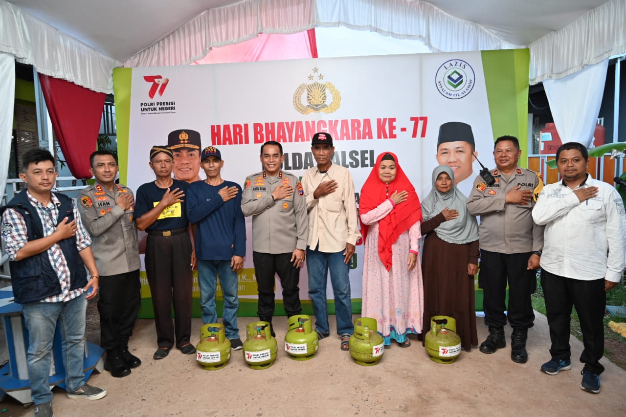 Kapolda Kalsel Bagikan 400 Tabung Gas LPG Gratis
