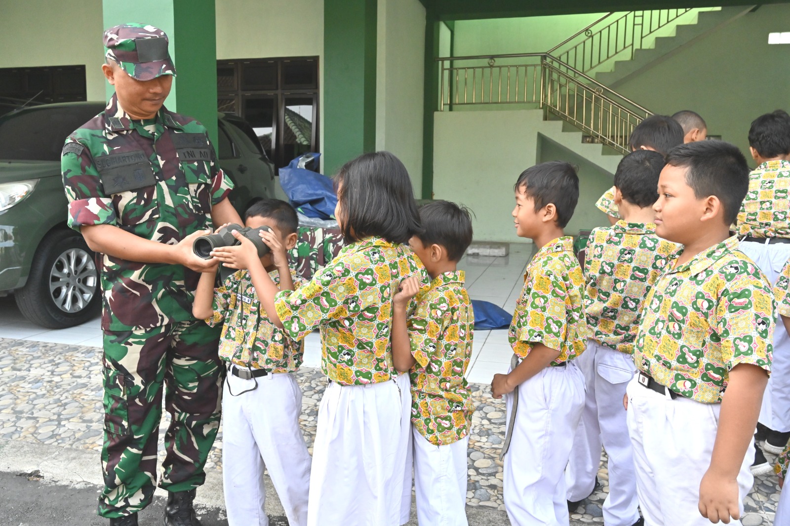 Outingclass di Kodim 0726/Sukoharjo, anak-anak SDN 2 Sukoharjo diberikan pengarahan tentang pencegahan Bullying.