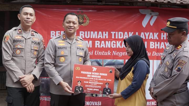 Hari Bhayangkara, Polres Jepara Bantu Bedah Rumah
