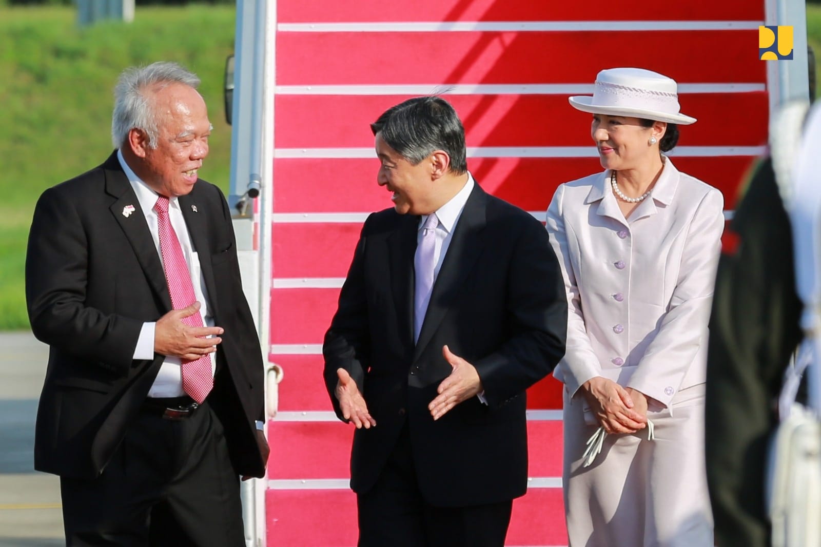 Kaisar Jepang Datang Disambut Menteri PUPR