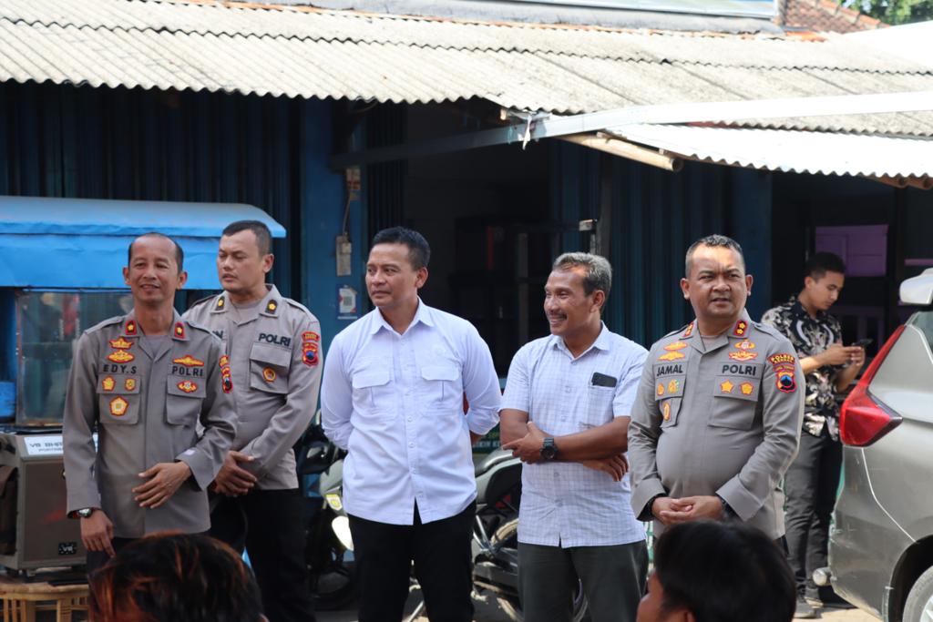 Gelar Jumat Curhat, Auditor Madya Itwasda Polda Jateng dan Kapolres Kendal Tampung Aspirasi Para Nelayan