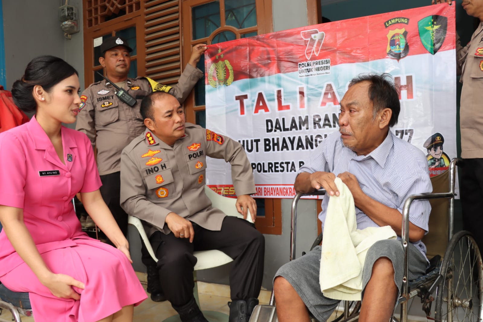Kapolresta Bandar Lampung Berikan Tali Asih Kapada Purnawirawan Polri Dan Anggota Polri Yang Sakit