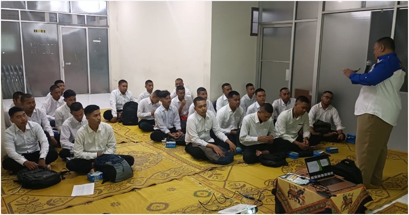 Sekolah Vokasi UMS Berikan Pembekalan On The Training