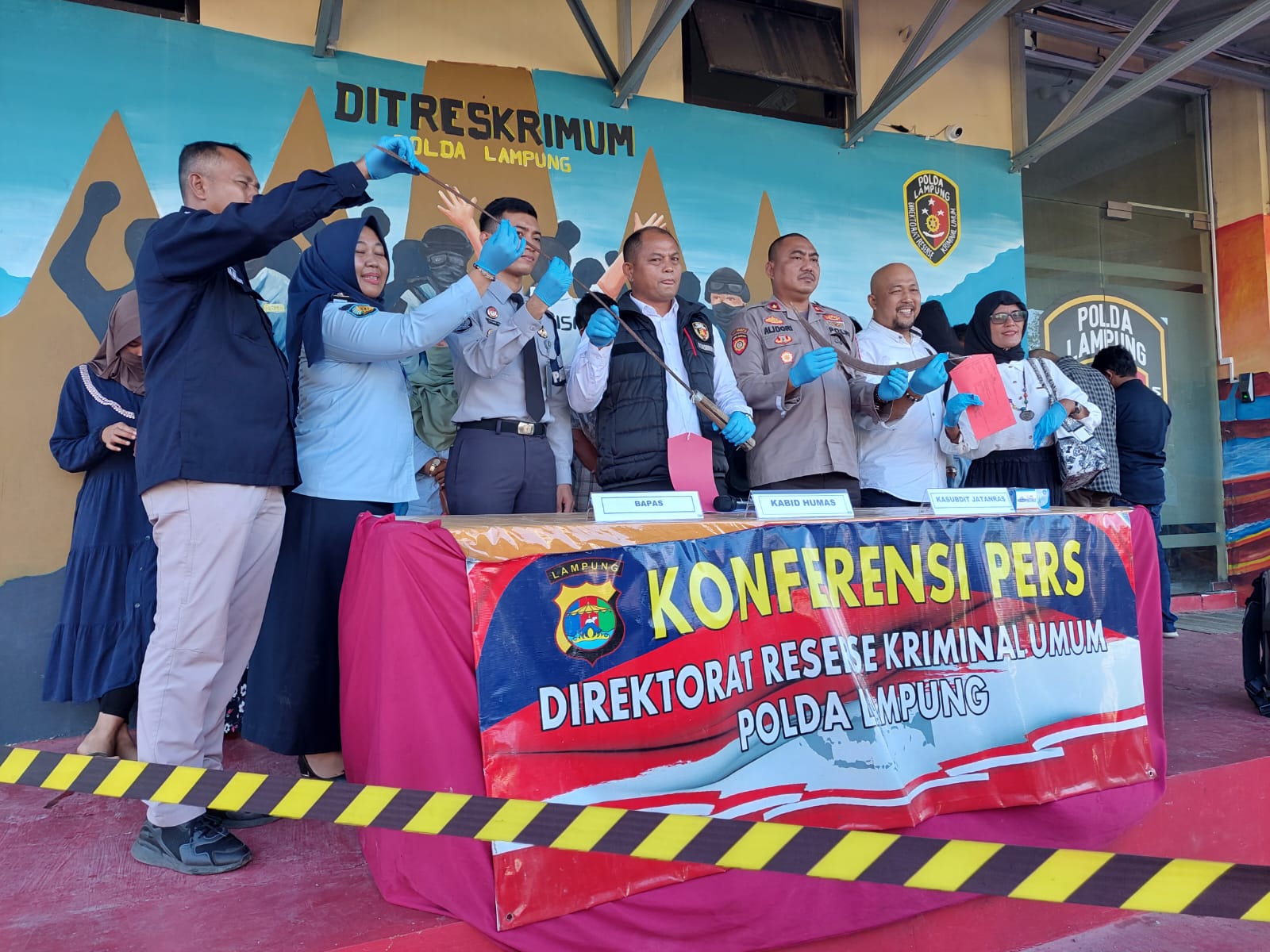 Polisi Ringkus Geng Motor dan Barang Bukti Sajam Yang Diperoleh Beli Online