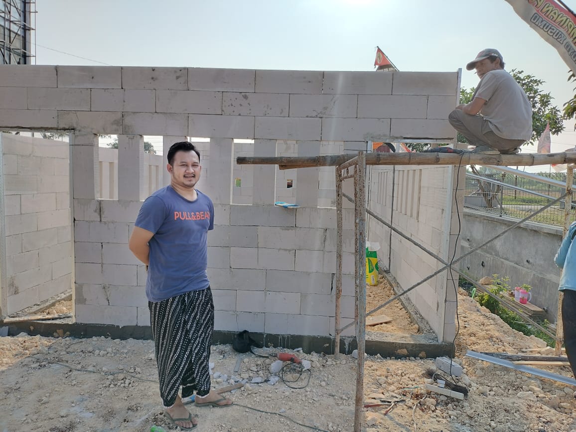 Permintaan Warga Direspon, Burhan Dapil 1 PPP Pati Turun Renovasi Warung