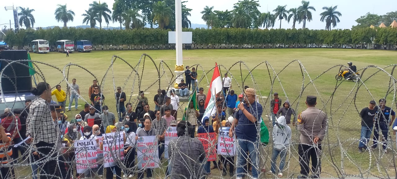 Temui Massa Aksi, Ketua Komisi I DPRD Provinsi Lampung Yozi Rizal : DPRD Lampung Konsisten Tegakkan Aturan
